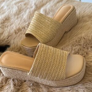 NWOT Woven Platform Sandals